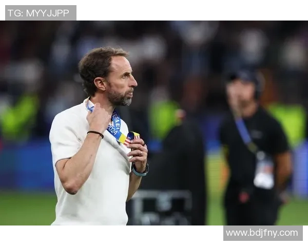 国际足球明星个人简历与精彩瞬间图片展示